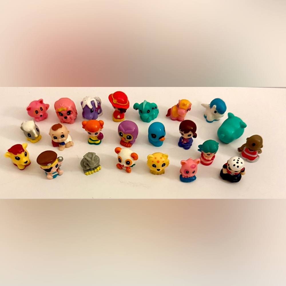 Lot of 23 Assorted Squinkies